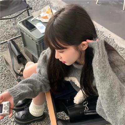 模仿女孩